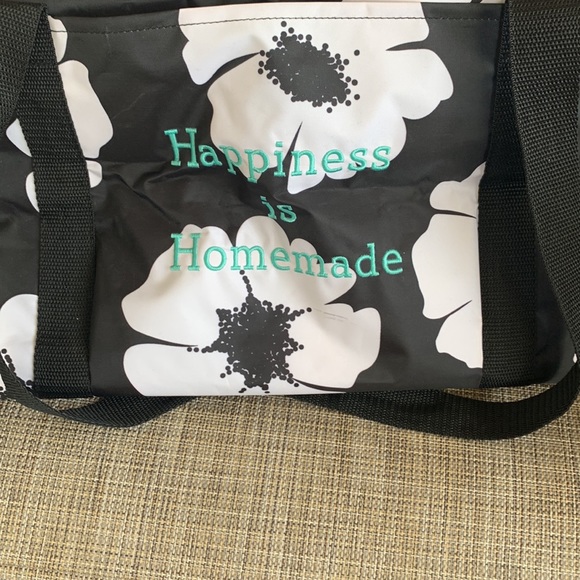 Brand new Thirty One Water Resistant Thermal bag with front pocket - Picture 4 of 5